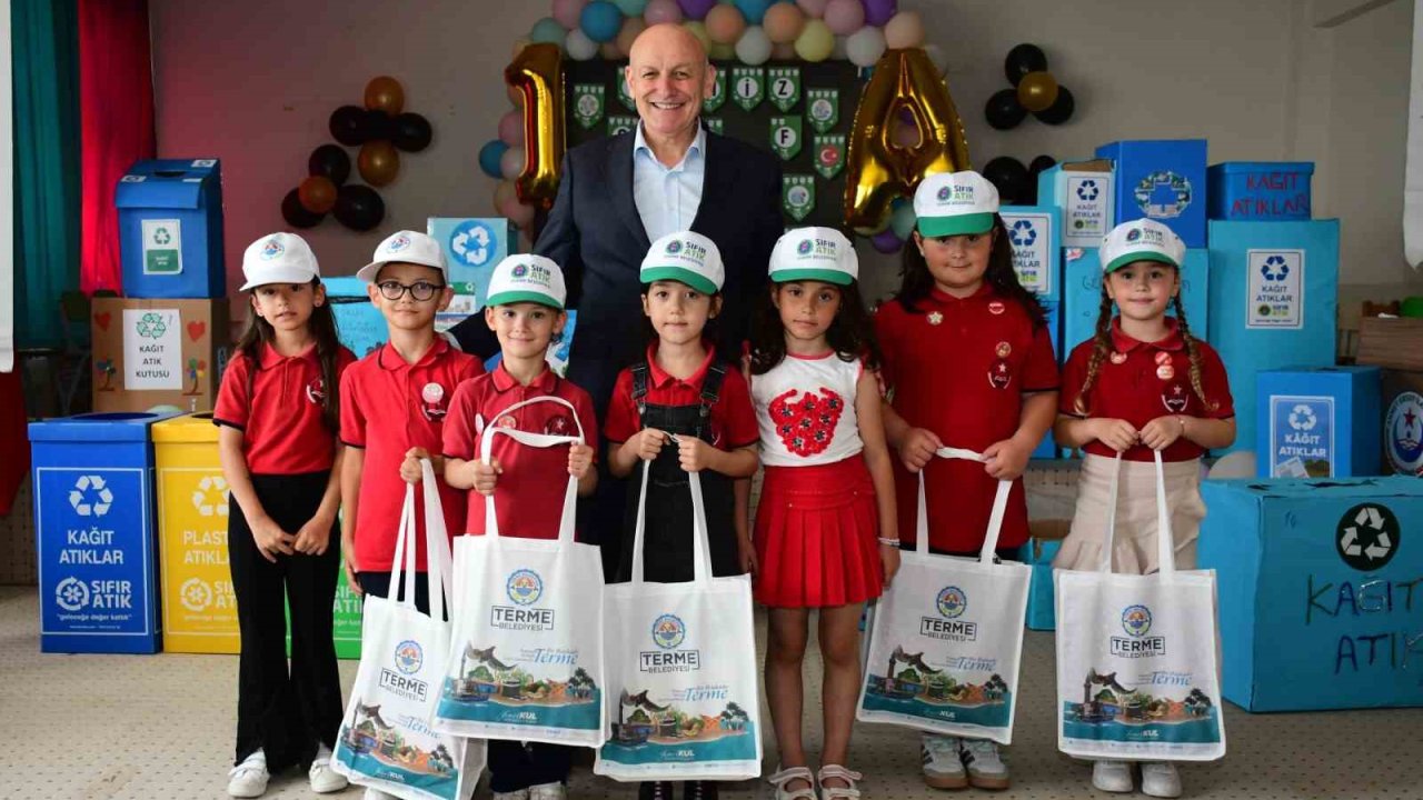 Miniklerden geri dönüşüm kutularıyla yarıştı