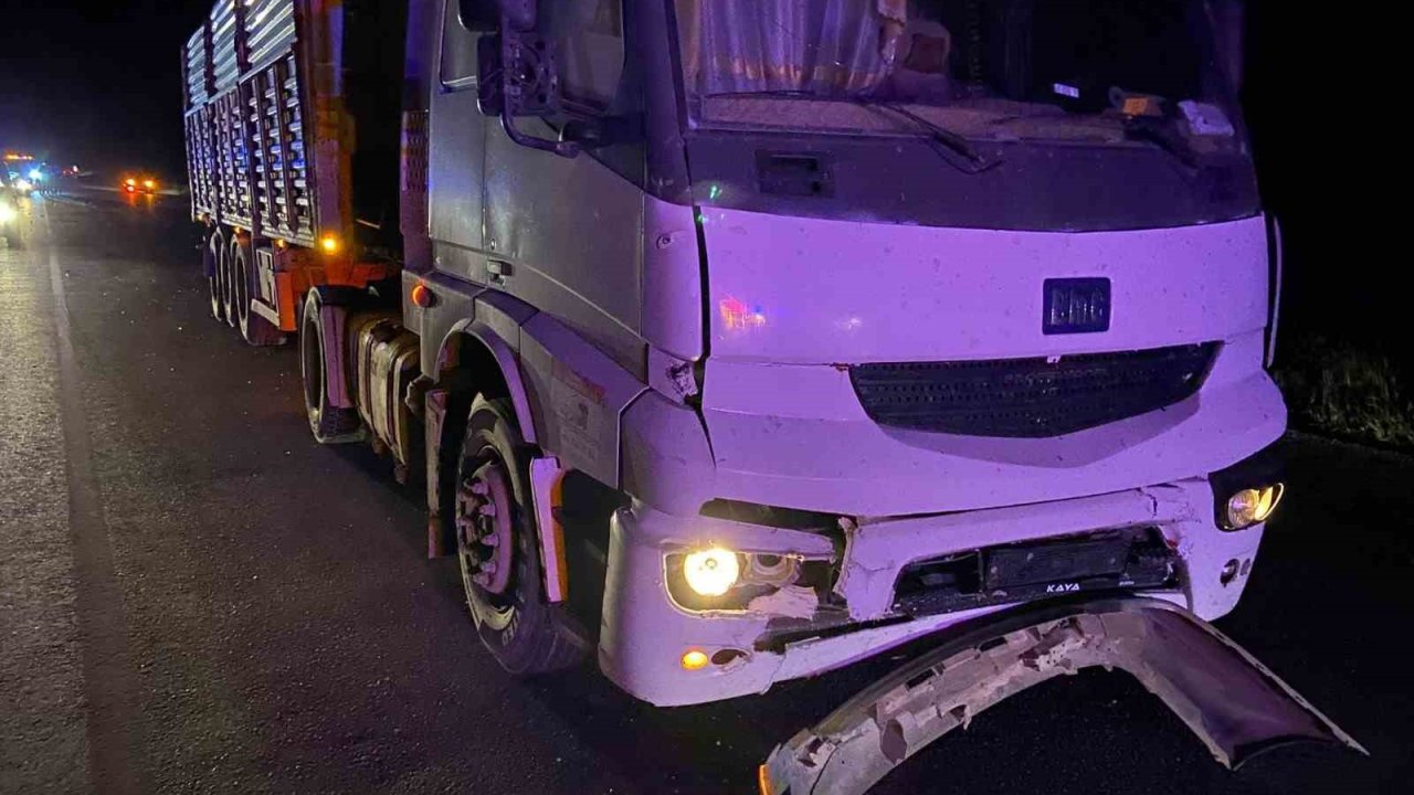 Kütahya’da tır, otomobile çarptı: 4 yaralı