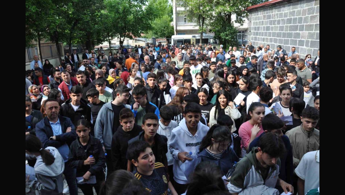 Kars'ta 4 bin 267 öğrencinin LGS heyecanı başladı