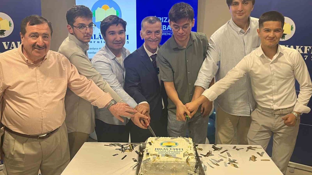 Ali Rıza Yerebakan Erkek Öğrenci Yurdu ilk mezunlarını verdi