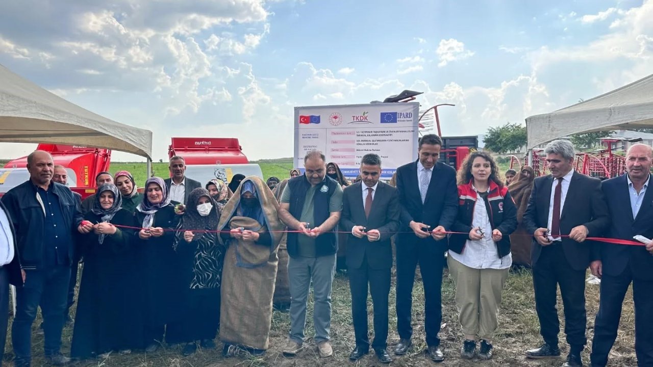 Kooperatifleşmeye tarım makinesi desteği