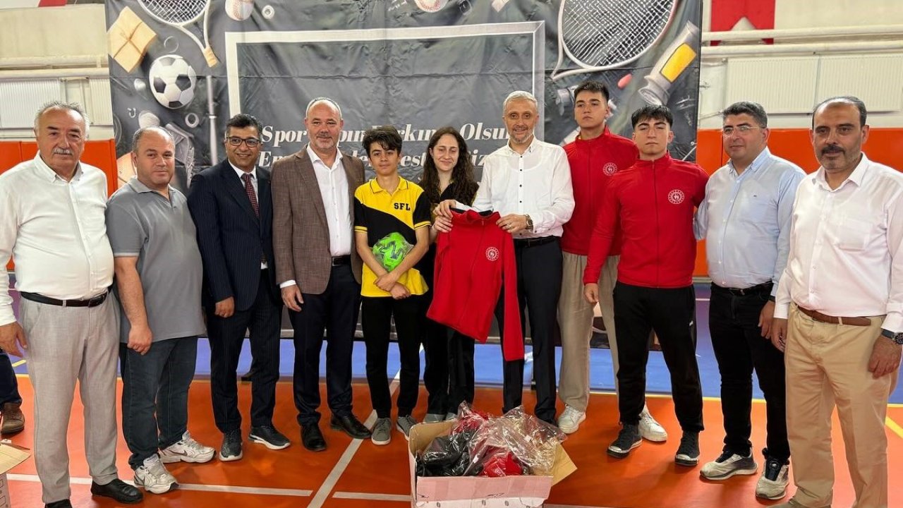 Kütahya’nın ilçelerinde 42 okula spor malzemesi desteği