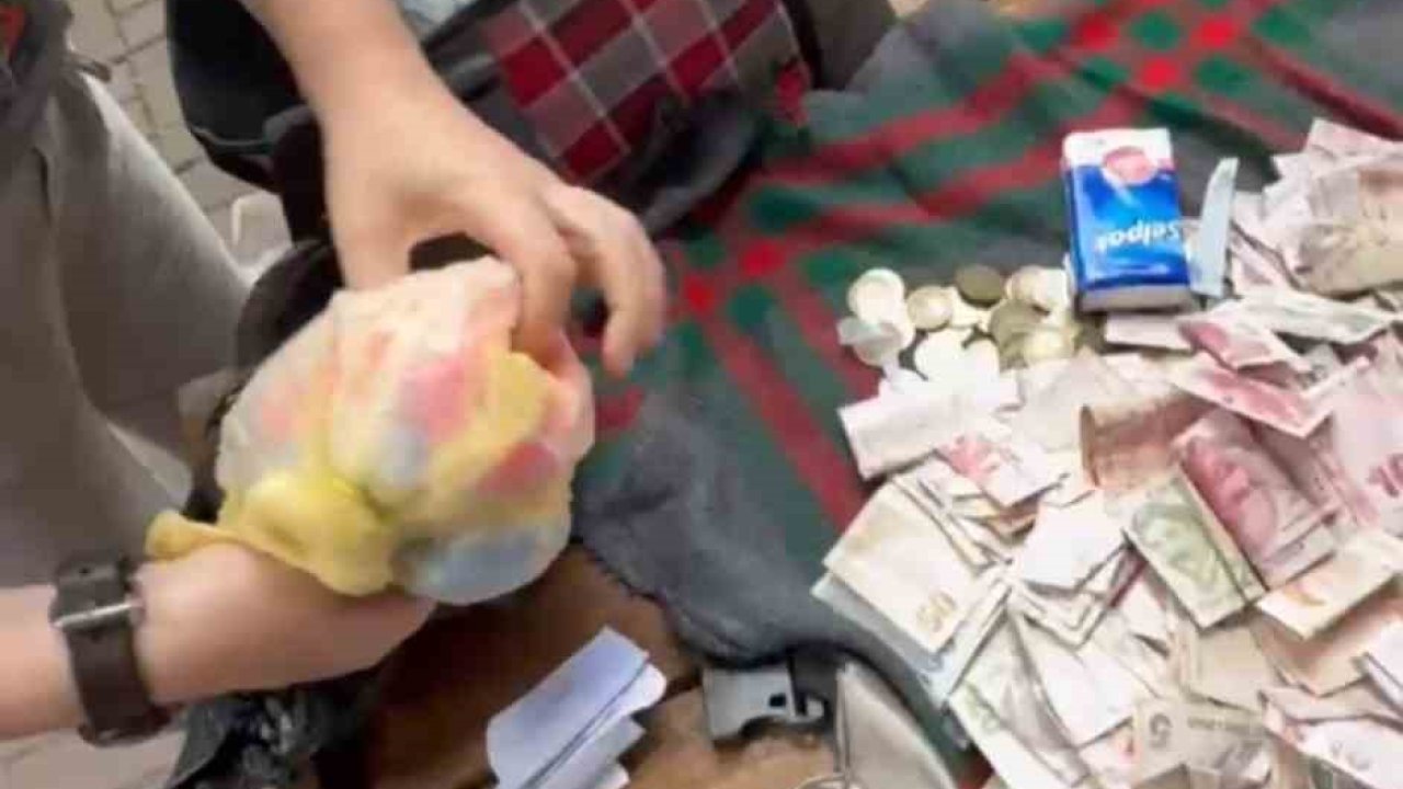 Eyüpsultan’da dilencinin pazar arabasından 35 bin 985 TL ve 10 çeyrek altın çıktı