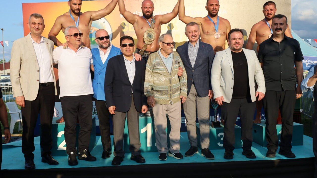 Yağlı güreş liginde Muratpaşa Belediyesi liderliğini sürdürüyor