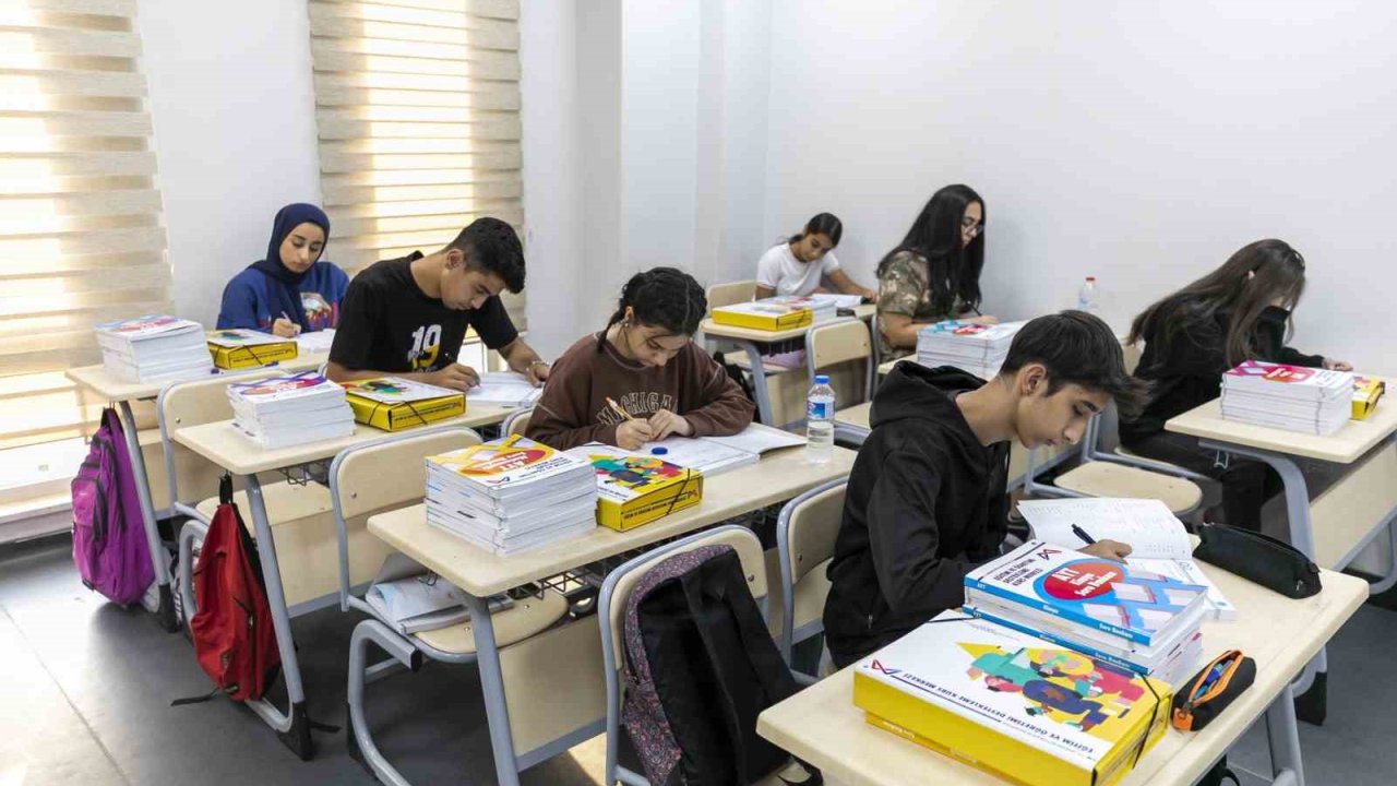 Mersin’de YKS’ye girecek öğrencilere uzman desteği