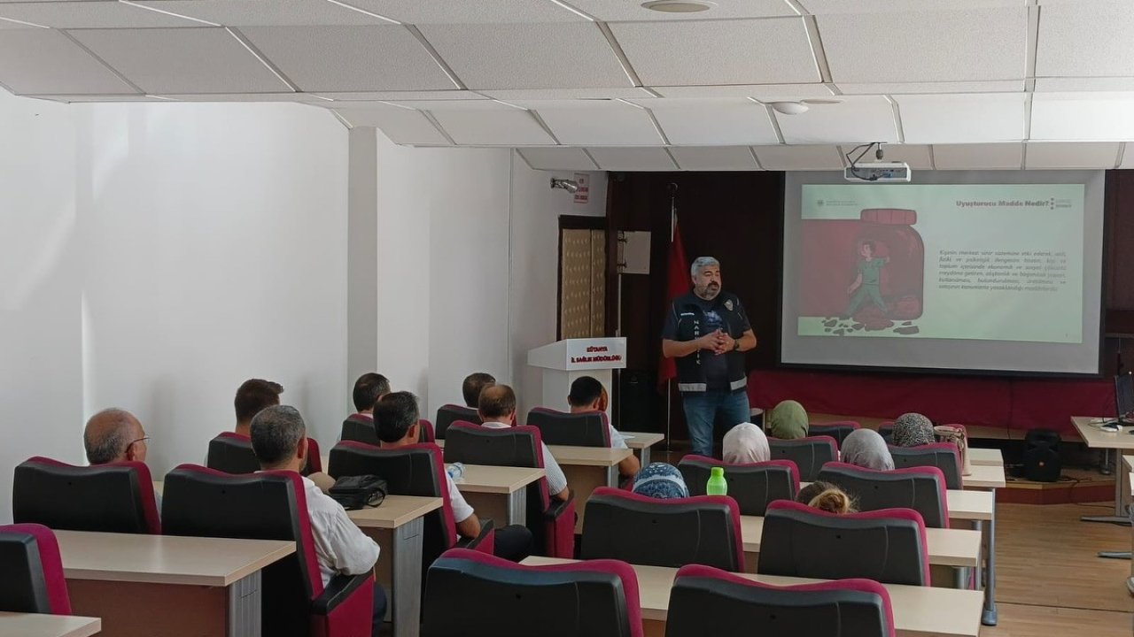 Kütahya Emniyetinden anne ve anne adaylarına uyuşturucuyla mücadele eğitimi
