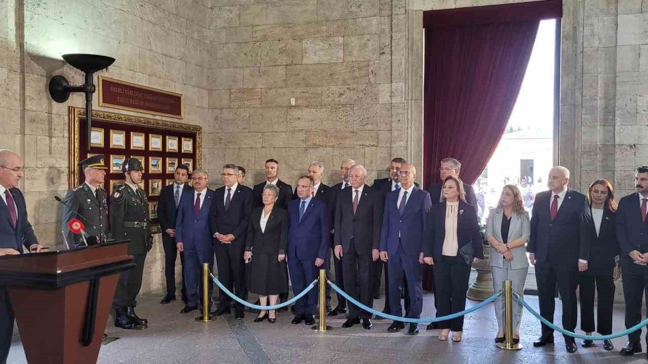 TBMM Başkanı Kurtulmuş ve Başkanlık Divanı üyeleri Anıtkabir’i ziyaret etti