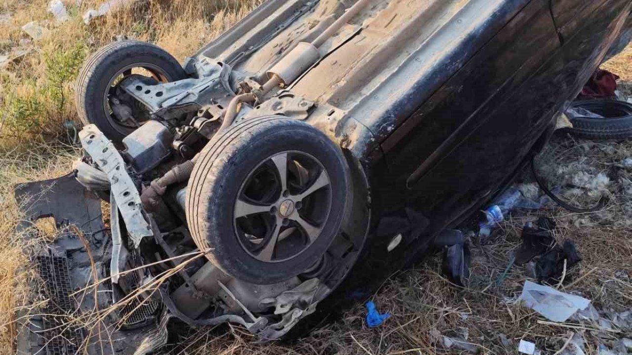 Baraj kenarına uçan otomobildeki 3 kişi yaralandı