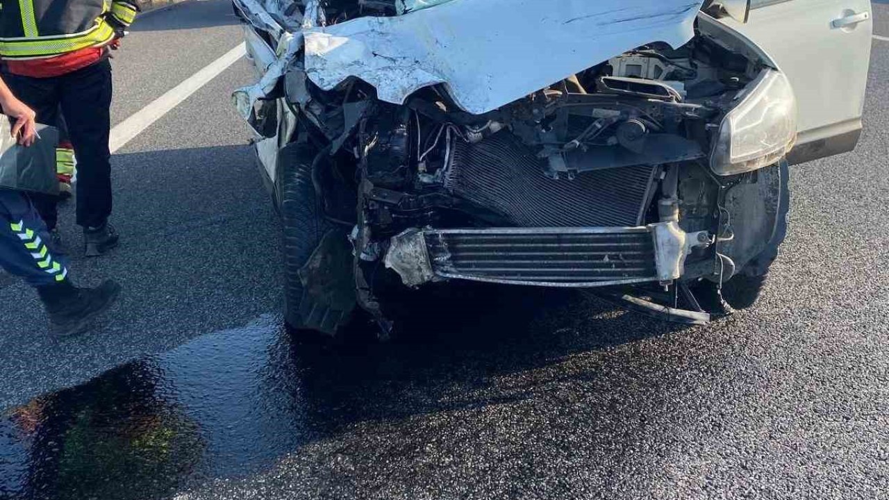 Balıkesir’de otomobil, tır ile çarpıştı :2 ölü, 2 yaralı