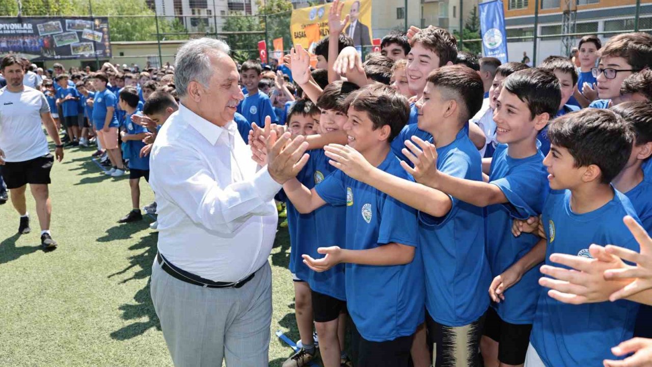 Talas Belediyespor Yaz Futbol Okulu kapılarını açtı