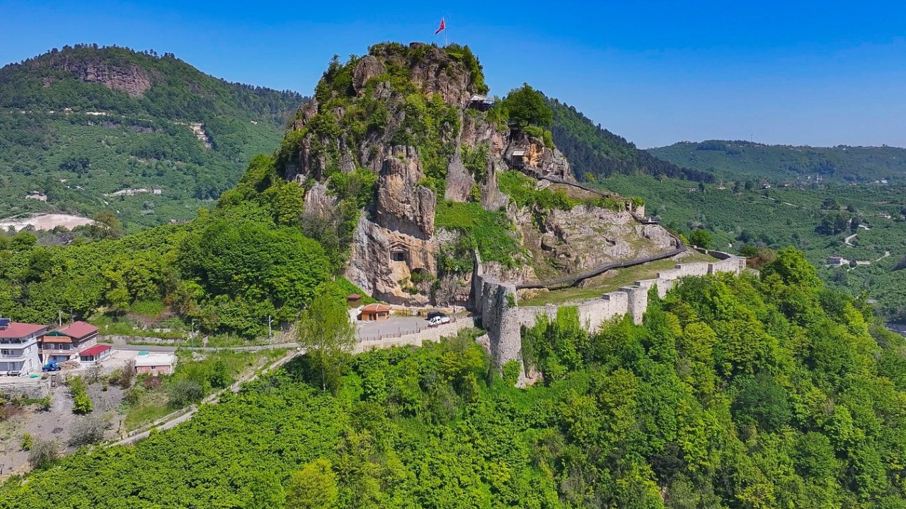 Ünye Kalesi 14 günde 35 bin ziyaretçiyi ağırladı