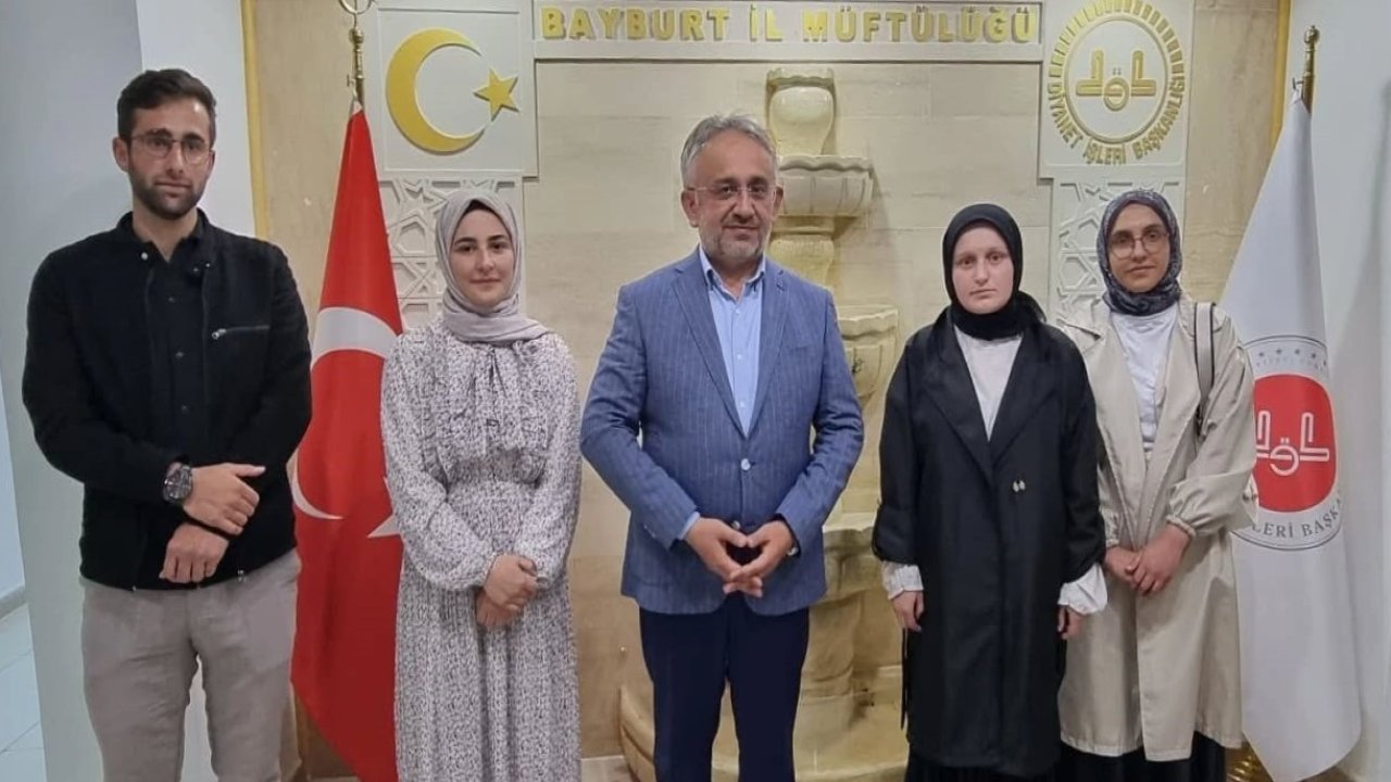 Bayburt’ta umre ödüllü bilgi yarışmasında dereceye giren öğrenciler belli oldu