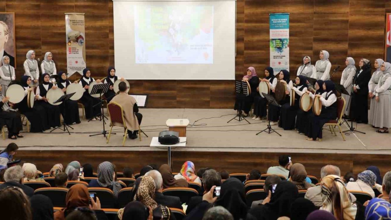 Kız Anadolu İmam Hatip Lisesinden ‘Ritmin İzinde İlahi Yolculuk’ adlı dini musiki konseri