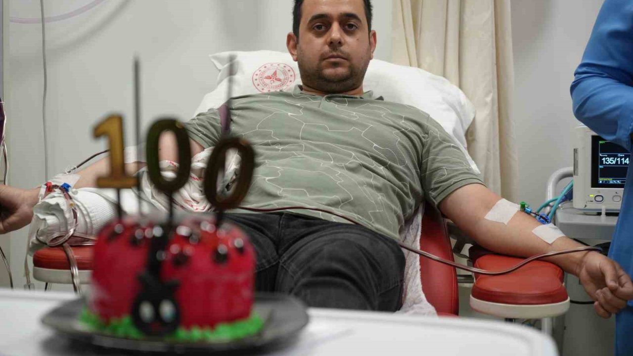 Hayat kurtaran 100. kök hücre bağışı, pasta kesilerek kutlandı