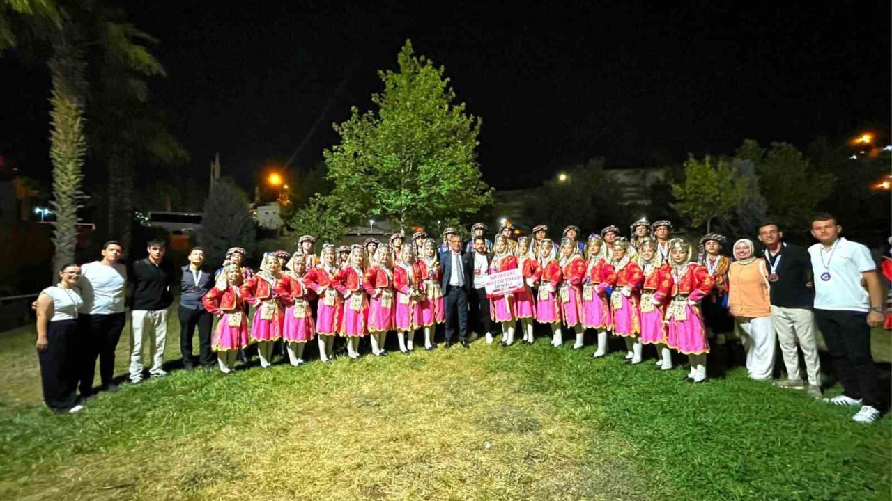 Denizli’nin halk oyunlarında Türkiye 3.’sü oldu