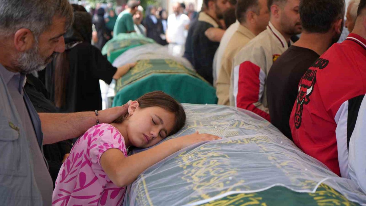 Motosiklet tutkunu iki genç kız trafik canavarı kurbanı oldu