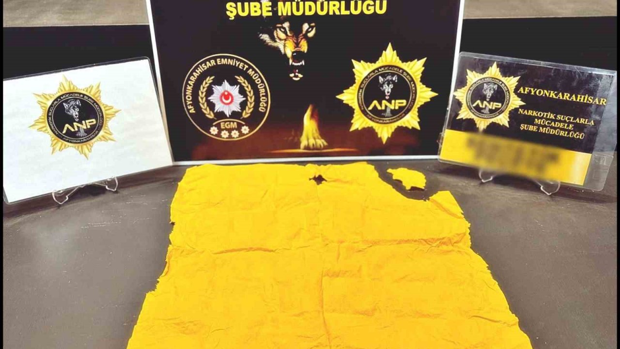 Afyonkarahisar’da otobüste peçeteye emdirilmiş uyuşturucu ele geçirildi