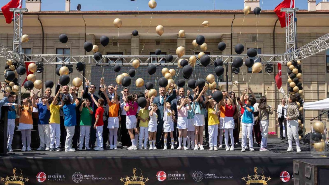 ’Türkiye Yüzyılında Geleceğin Yıldızları’ yıl sonu şenliği düzenlendi