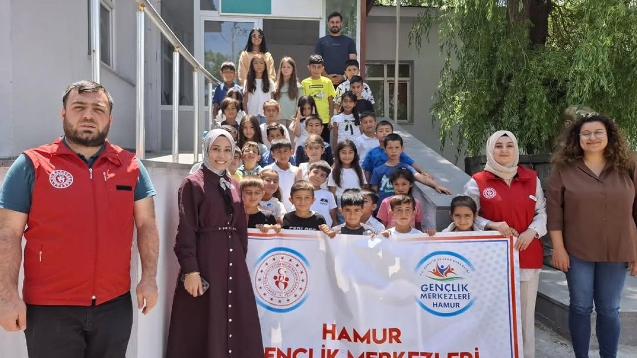 Hamur’da öğrencilere sinema sürprizi