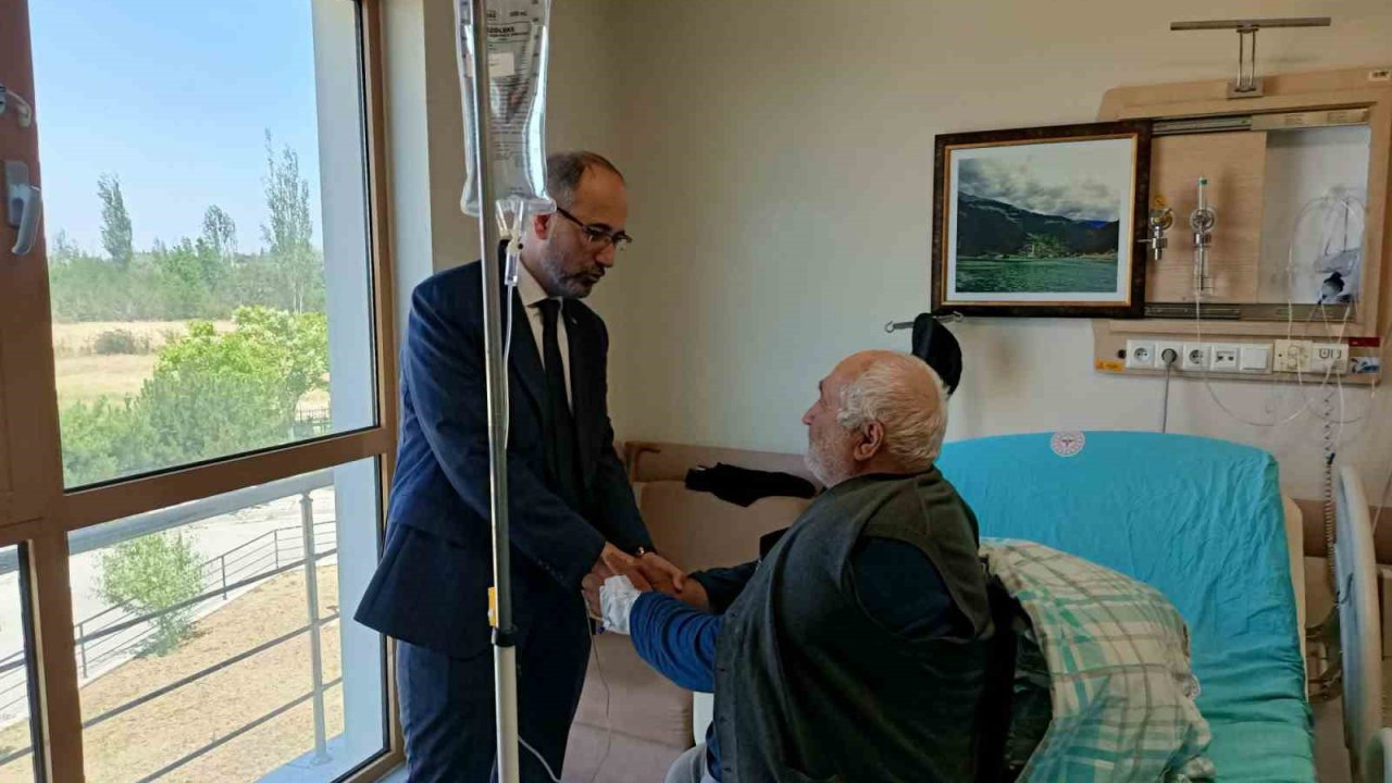 Öztürk, Çay ve Sultandağı Devlet Hastanelerini ziyaret etti