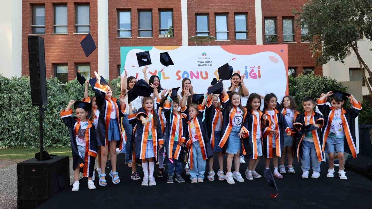 Minik Ekonomililer’in mezuniyet heyecanı