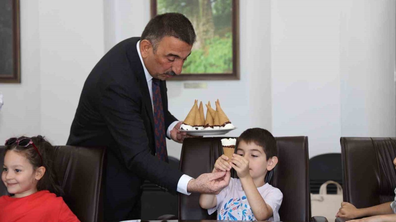 Valiyle dondurma yeme hayali kuran minikler unutulmaz bir gün yaşadı