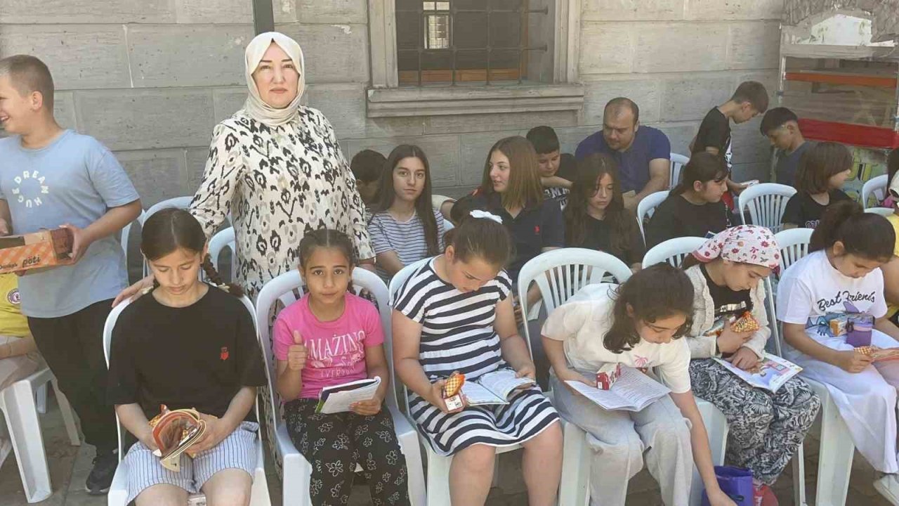 Alaplı ilçe halkının katılımıyla sessiz kitap okuma etkinliği düzenlendi