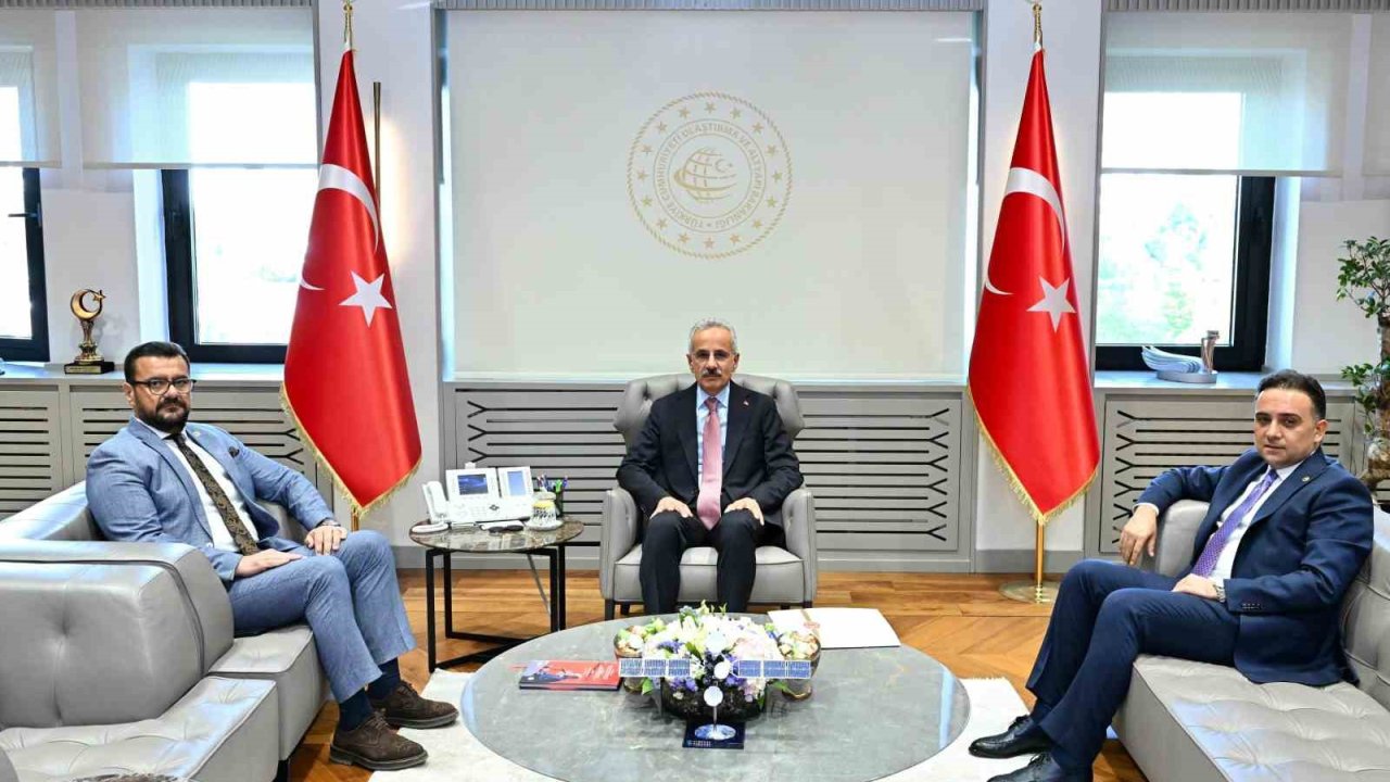 AK Parti’li Baybatur ve Akkal, Bakan Uraloğlu ile görüştü