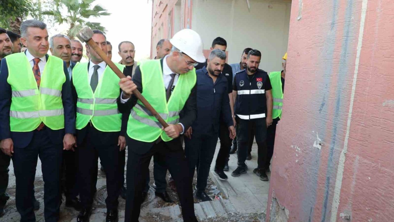 Şanlıurfa’da isyanda 13 mahkumun öldüğü cezaevi yıkılıyor