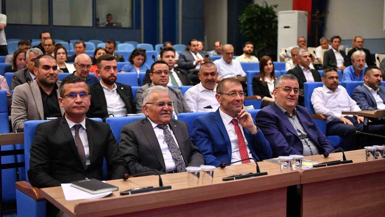 Kayseri’yi Geleceğe Hazırlayan Başkan Büyükkılıç, Kent Konseyi’nde projelerini anlattı