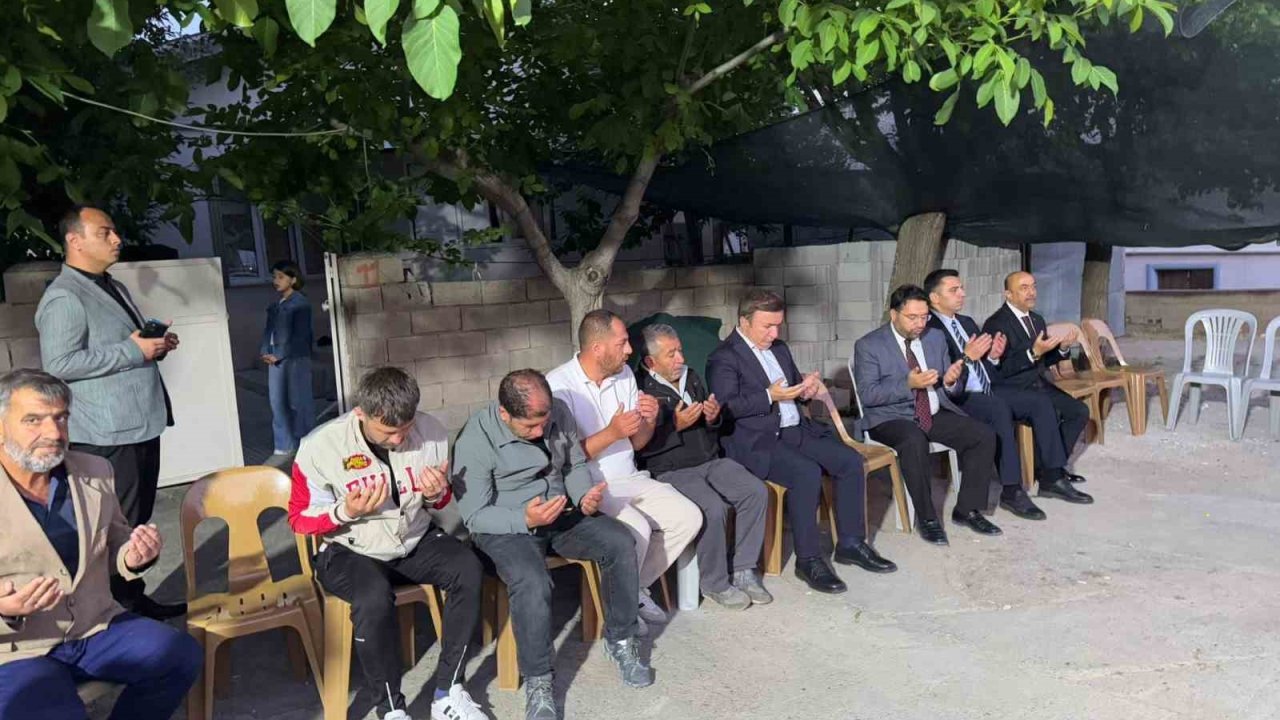 Vali Aydoğdu, motosiklet kazasında hayatını kaybeden kızların ailelerine taziyede bulundu