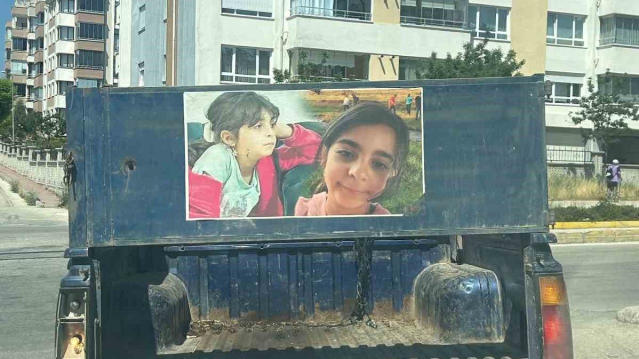 Kamyonetinin arkasına katledilen Narin’in fotoğrafını yapıştırdı