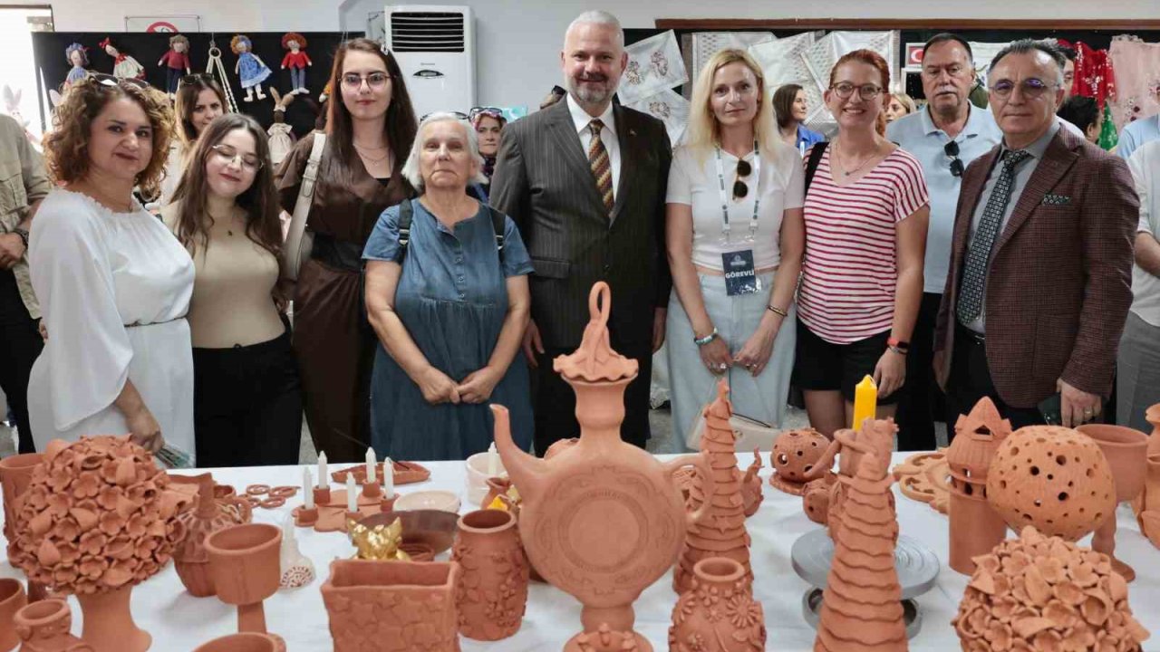 Menemen’de, kültür sanat kursları yıl sonu sergisi