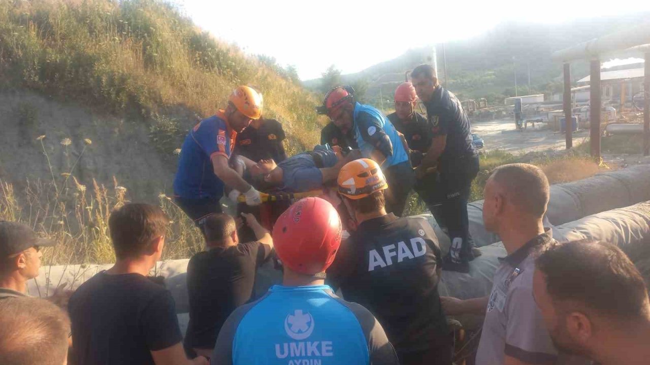 Direksiyonda sıkışan kamyon sürücüsü ADAD ekipleri tarafından kurtarıldı