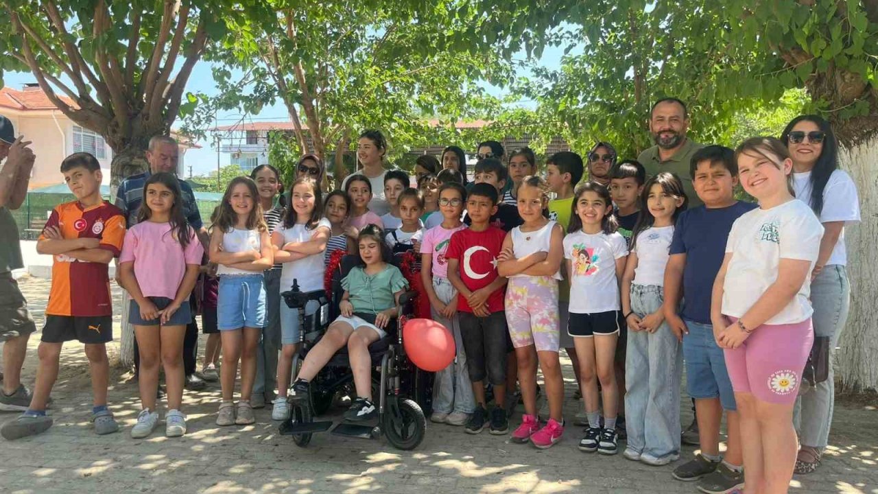 İncirliova’da öğrenciler harçlıklarını umuda dönüştürdü