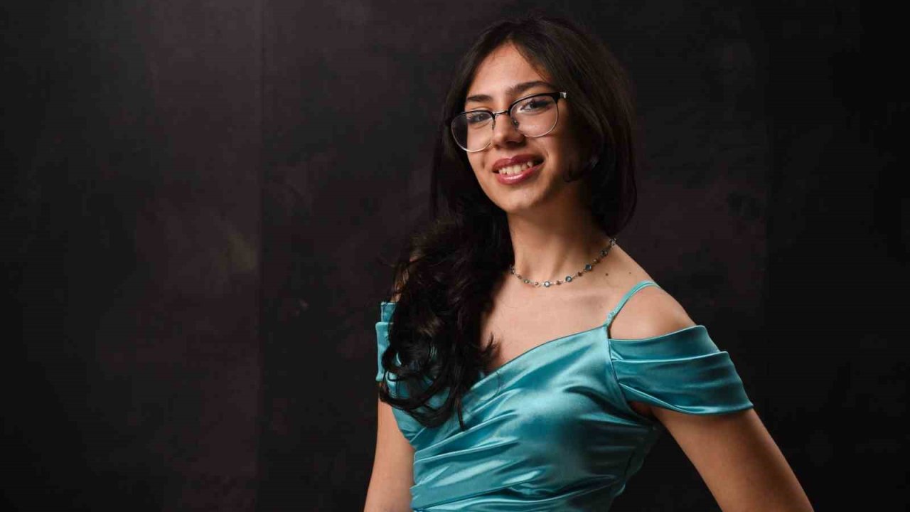 15 yaşındaki Türk piyanist Almanya’da birinci oldu