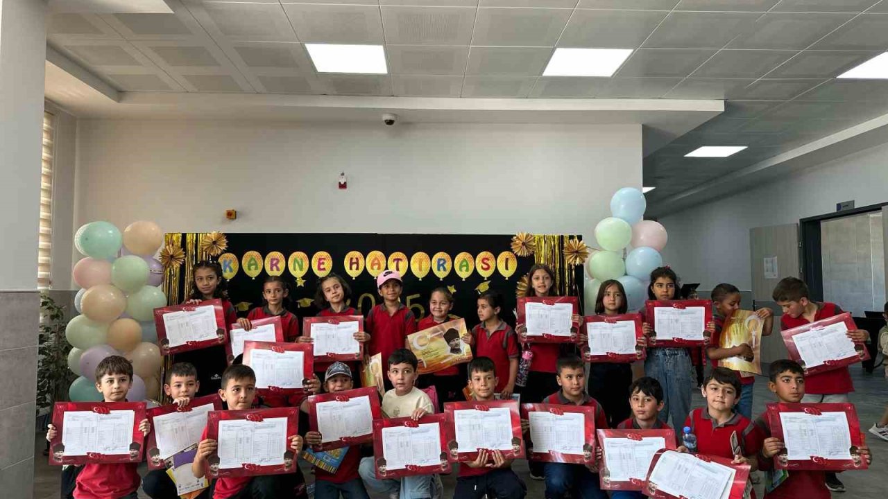 Burdur’da 42 bin öğrenci karnelerini aldı, yaz tatili başladı