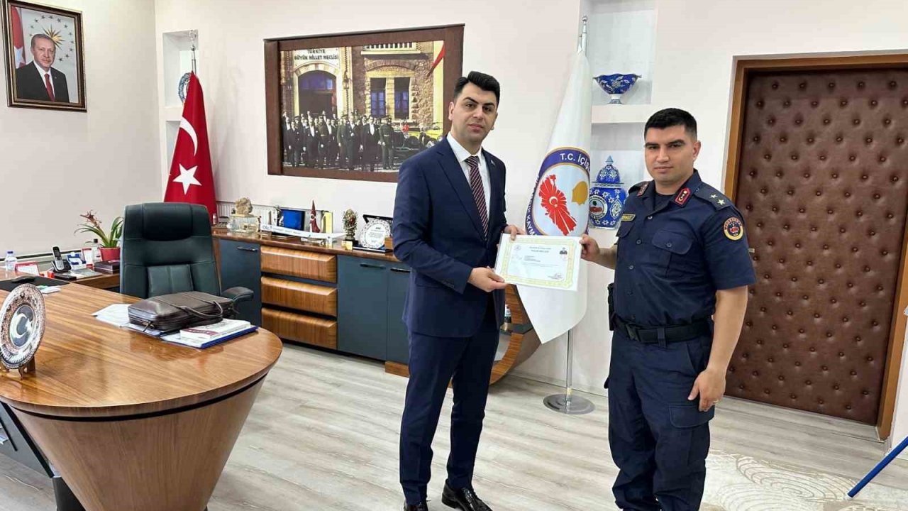 Hisarcık Kaymakamı Bahar’dan, İlçe Jandarma Komutanı Korkut ve personele başarı belgesi