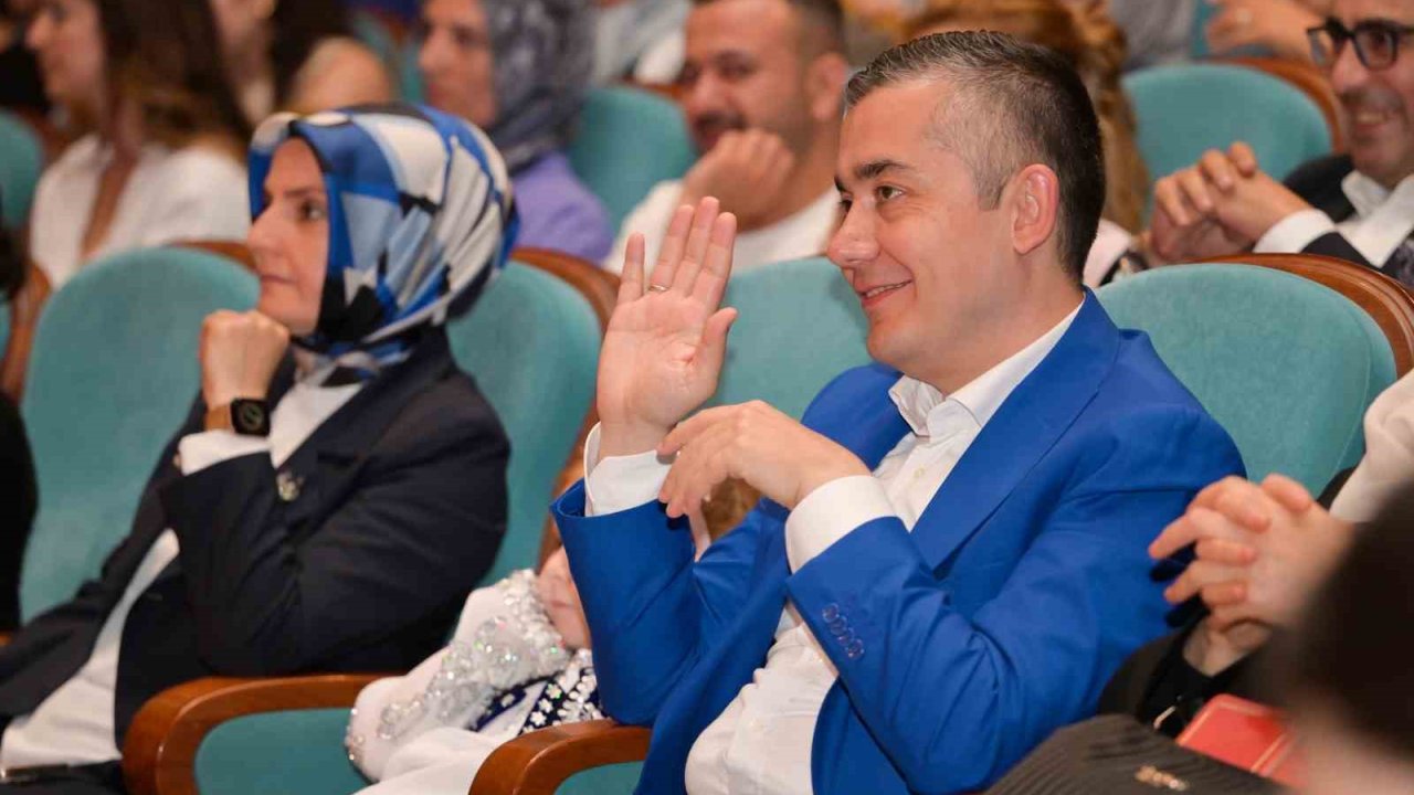 Başkan Vekili Aksoy kreşli miniklerin mezuniyet heyecanına ortak oldu