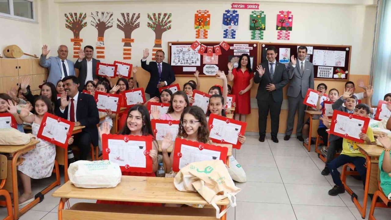 Kahramanmaraş’ta karne heyecanı: 276 bin öğrenci yaz tatiline çıktı