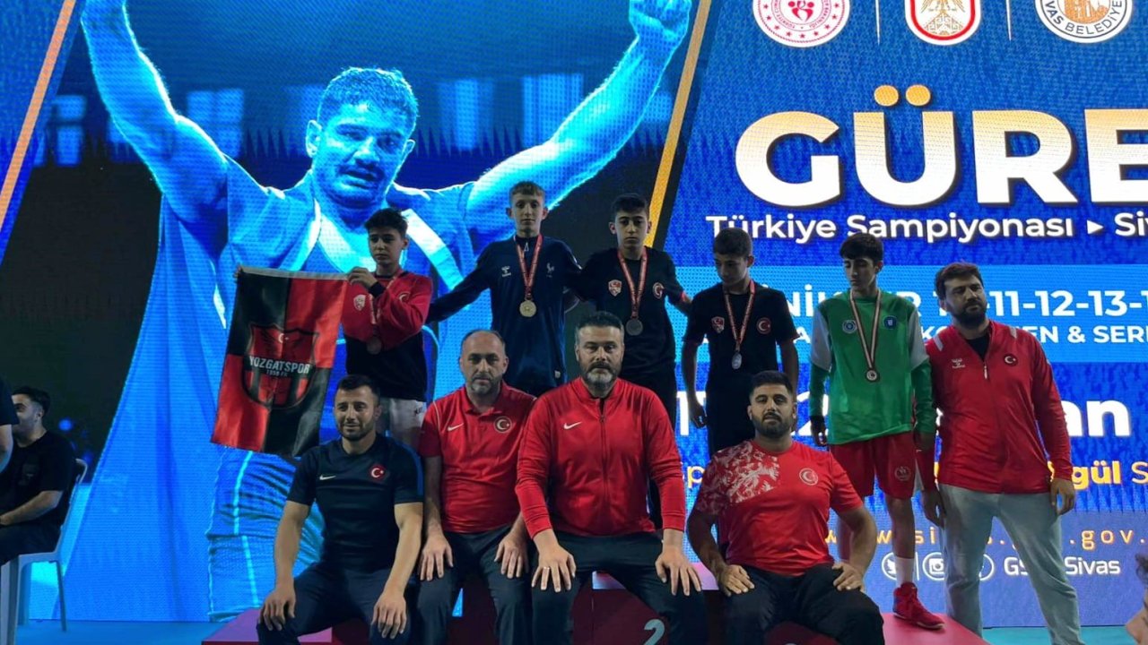 Denizlili güreşçiler Sivas’ta fırtına gibi esti