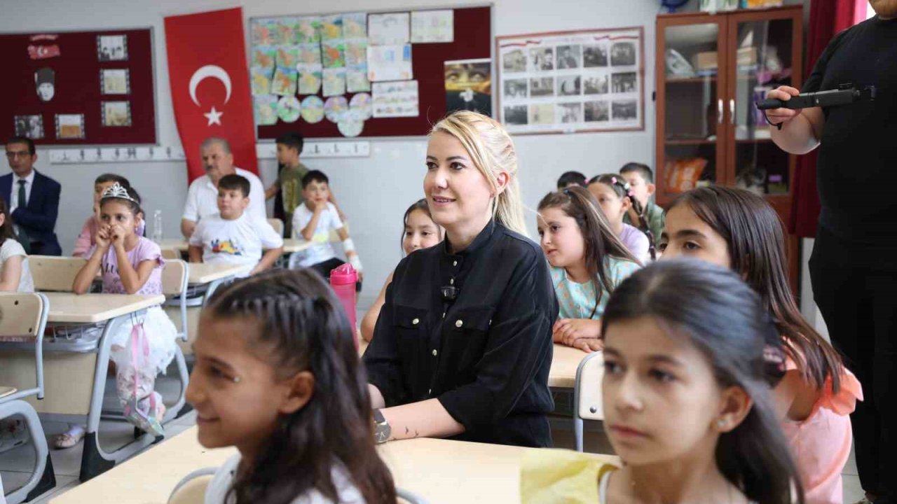 Başkan Doğan miniklerin karne gününde yalnız bırakmadı