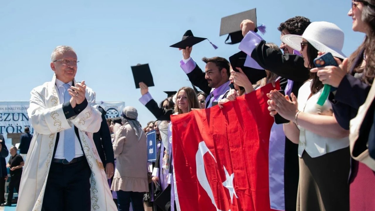 EBYÜ’de mezuniyet coşkusu yaşandı