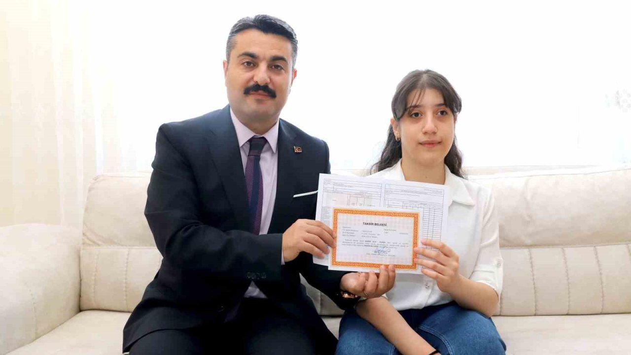 Sivas’ta evde eğitim alan öğrencilere özel karne ziyareti