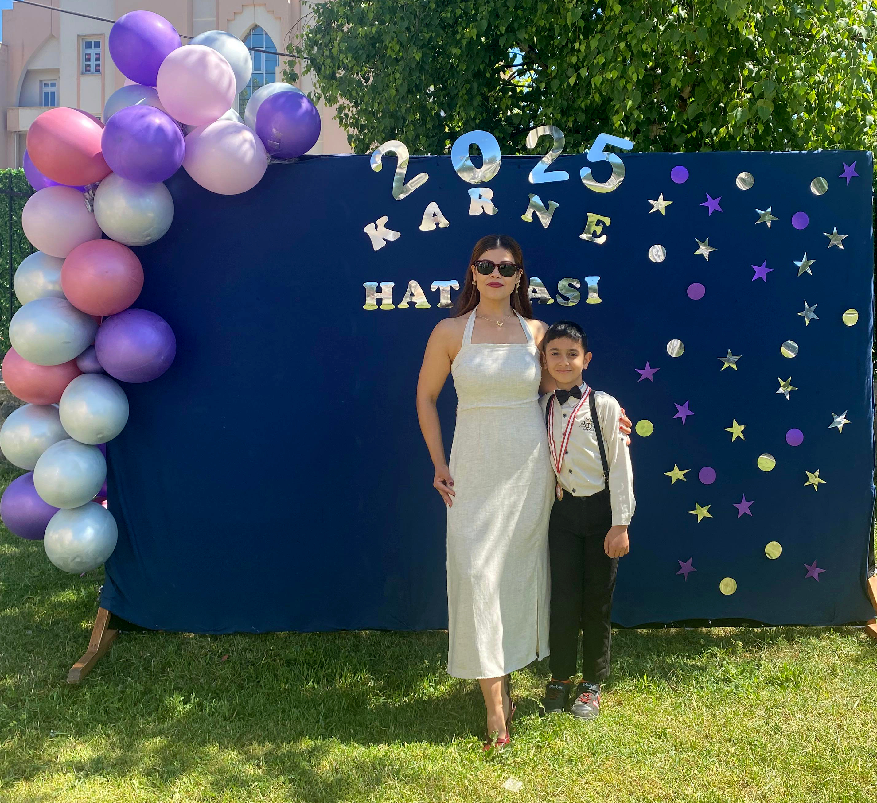 Duygulandıran ziyaret; ilk karnesini eski öğretmeniyle paylaştı!