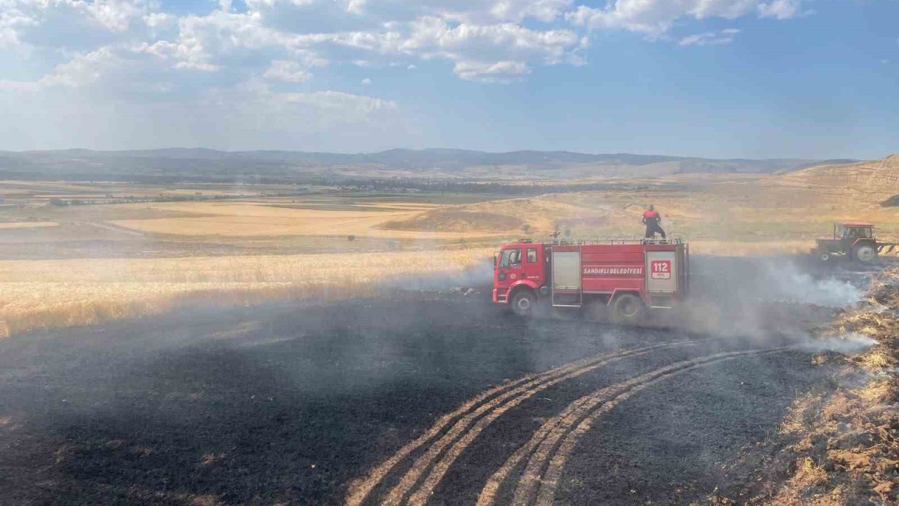 Sandıklı’da tarım arazilerinde yangın çıktı
