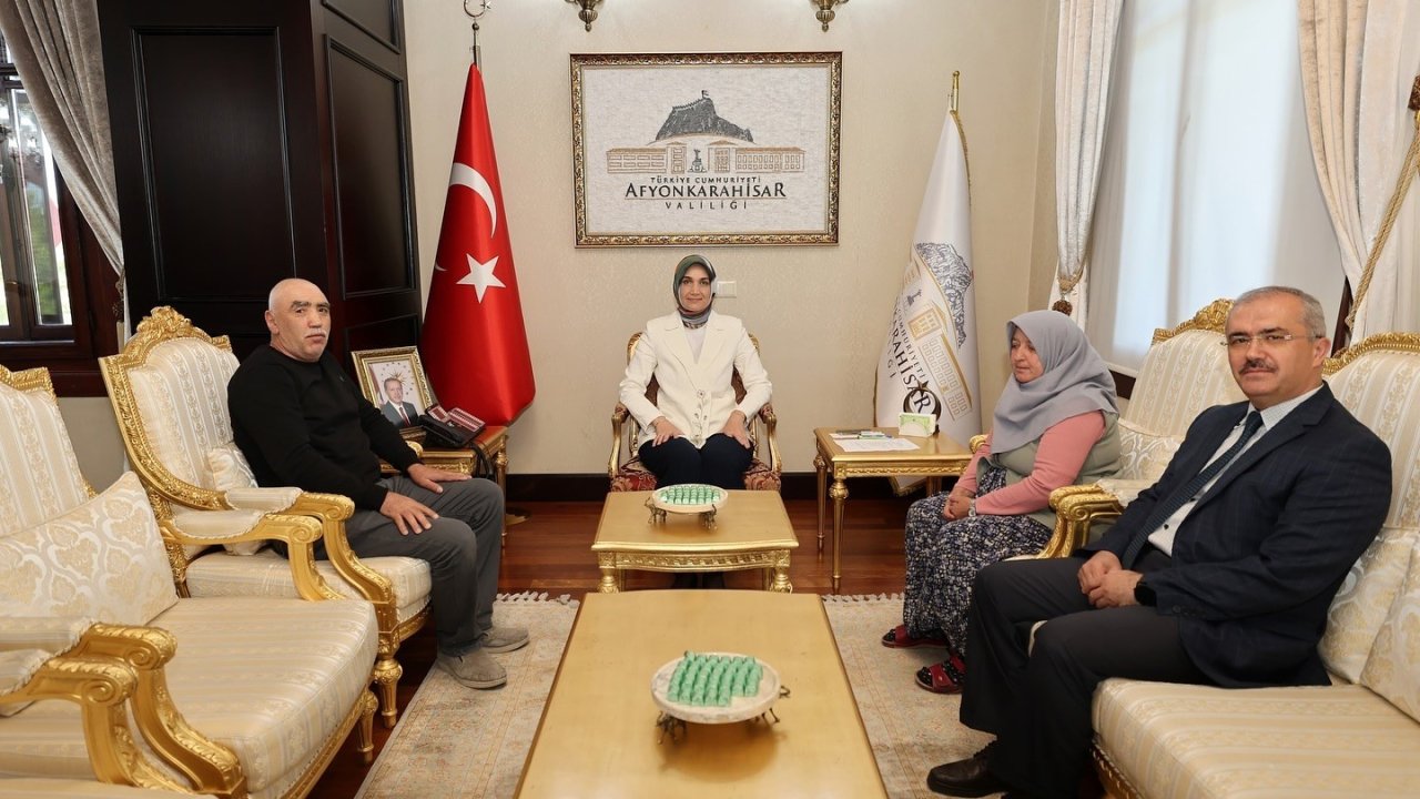 Vali Yiğitbaşı, şehit ailesini makamında ağırladı