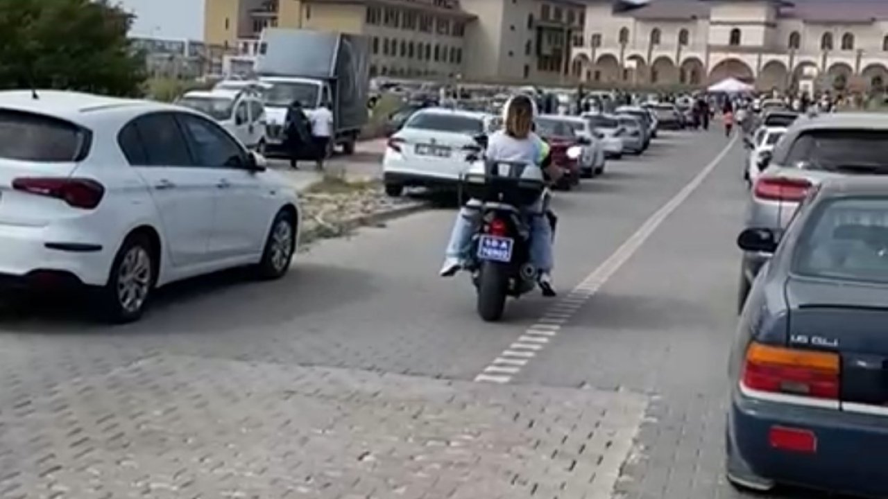 Bandırma’da polis zamana karşı yarıştı, geç kalan öğrenci son anda sınava yetişti