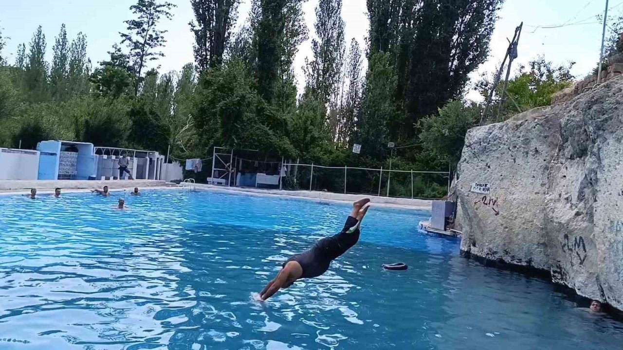 Tarihi Keşişin Havuzu serinletiyor