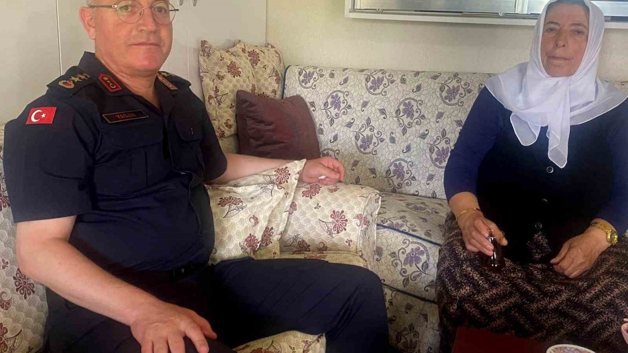 Şehit annesi evladının silah arkadaşlarını konuk etti